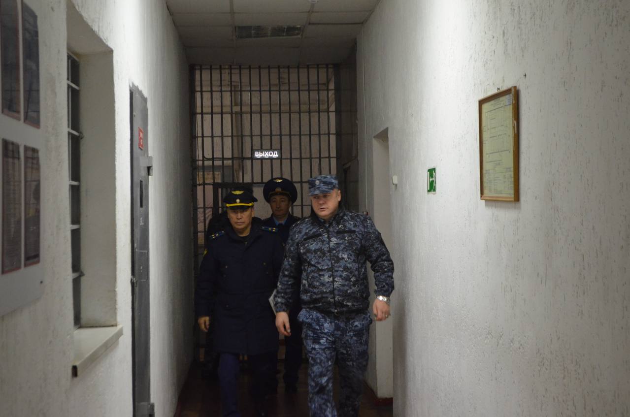 Исполняющий обязанности прокурора Карачаево-Черкесской Республики проверил следственный изолятор