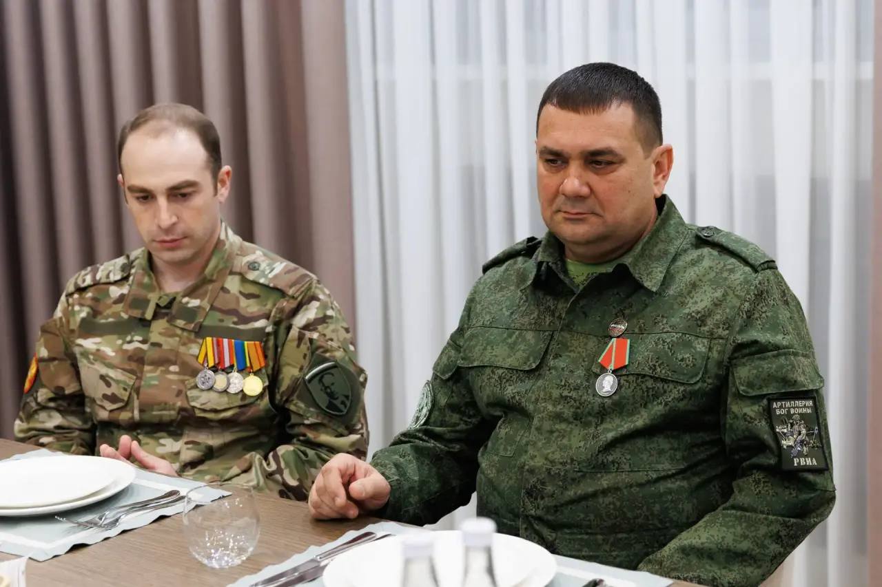 В День Героев Отечества Глава Карачаево-Черкесии Рашид Темрезов встретился с участниками специальной военной операции, среди которых были и участники программы «Герои Карачаево-Черкесии» В День Героев Отечества Глава Карачаево-Черкесии Рашид Темрезов встретился с участниками специальной военной операции, среди которых были и участники программы «Герои Карачаево-Черкесии»