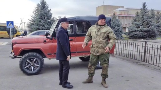 Сегодня от здания администрации Адыге-Хабльского района отправился в путь внедорожник – легендарный УАЗ-469