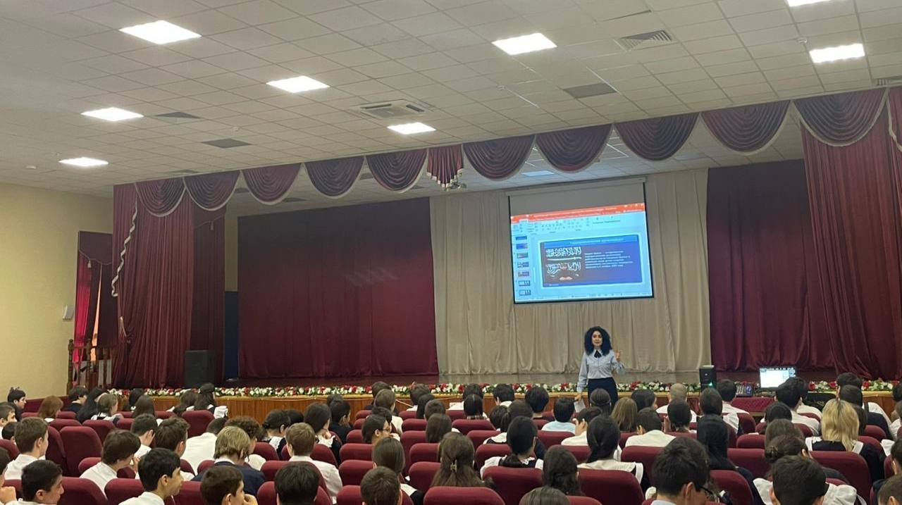 Сотрудники Центра по противодействию экстремизму провели профилактическое мероприятие в гимназии № 19 города Черкесска Сотрудники Центра по противодействию экстремизму провели профилактическое мероприятие в гимназии № 19 города Черкесска