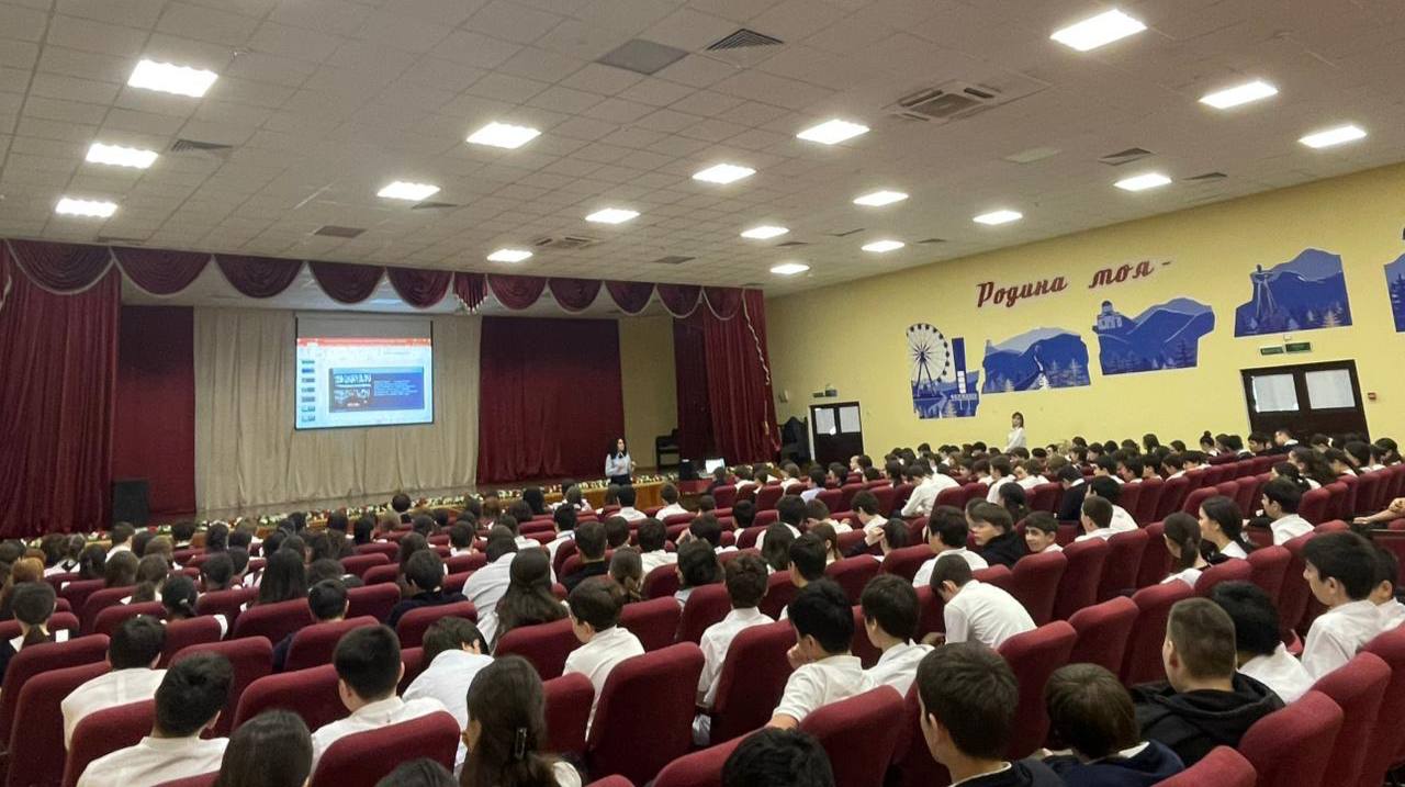 Сотрудники Центра по противодействию экстремизму провели профилактическое мероприятие в гимназии № 19 города Черкесска Сотрудники Центра по противодействию экстремизму провели профилактическое мероприятие в гимназии № 19 города Черкесска