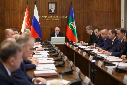 Сегодня Глава Карачаево-Черкесии Рашид Темрезов провел совещание Антитеррористической комиссии, Оперативного штаба и Координационного штаба по борьбе с сепаратизмом, национализмом, массовыми беспорядками и экстремизмом