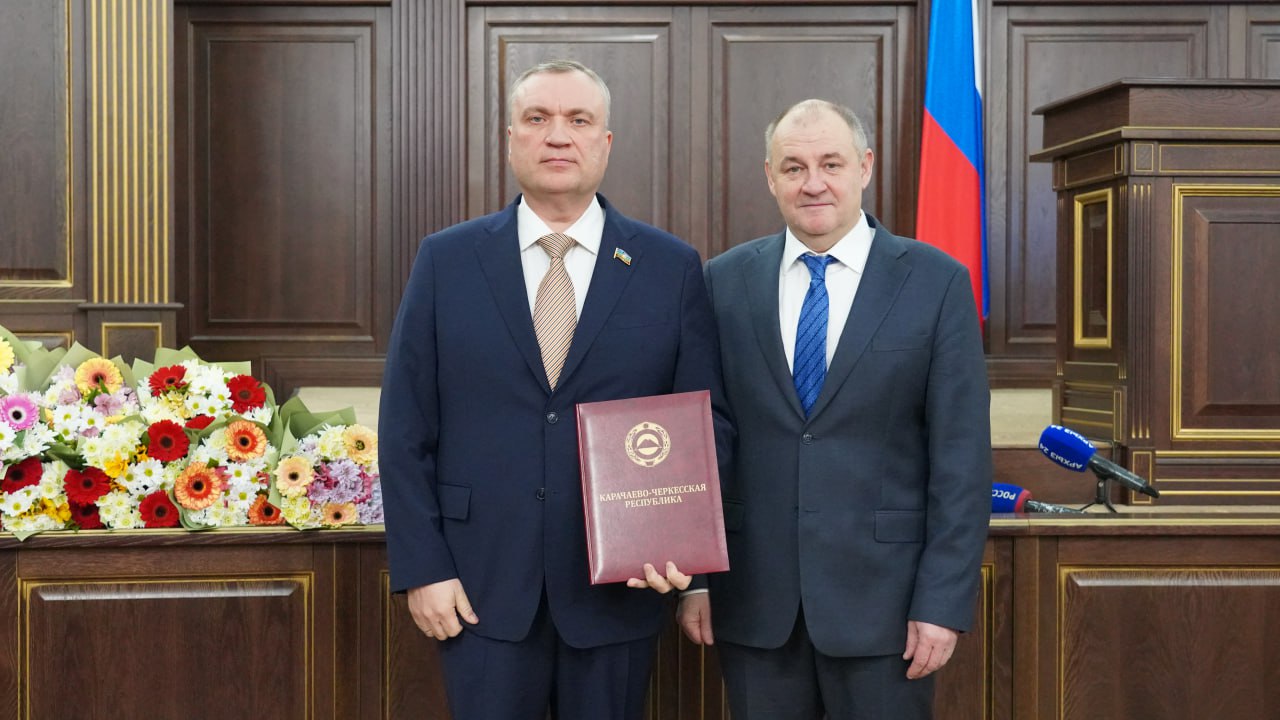 Около 40 жителей Карачаево-Черкесии награждены Грамотами Парламента и Правительства КЧР Около 40 жителей Карачаево-Черкесии награждены Грамотами Парламента и Правительства КЧР