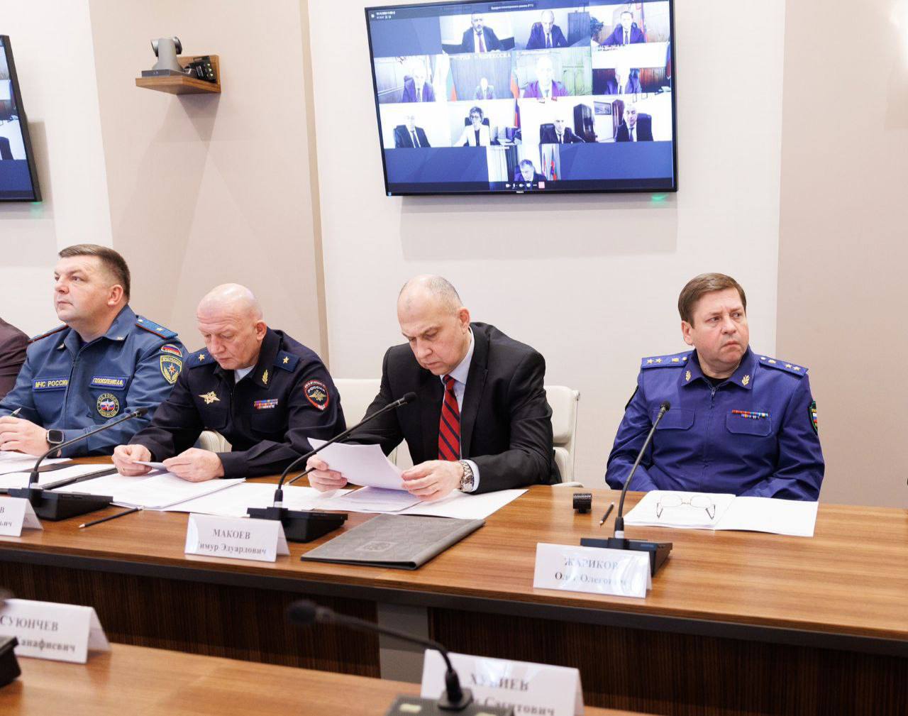 Министр внутренних дел генерал майор-полиции Владимир Нефедов принял участие в заседание Антитеррористической комиссии в Карачаево-Черкесской Республике Министр внутренних дел генерал майор-полиции Владимир Нефедов принял участие в заседание Антитеррористической комиссии в Карачаево-Черкесской Республике