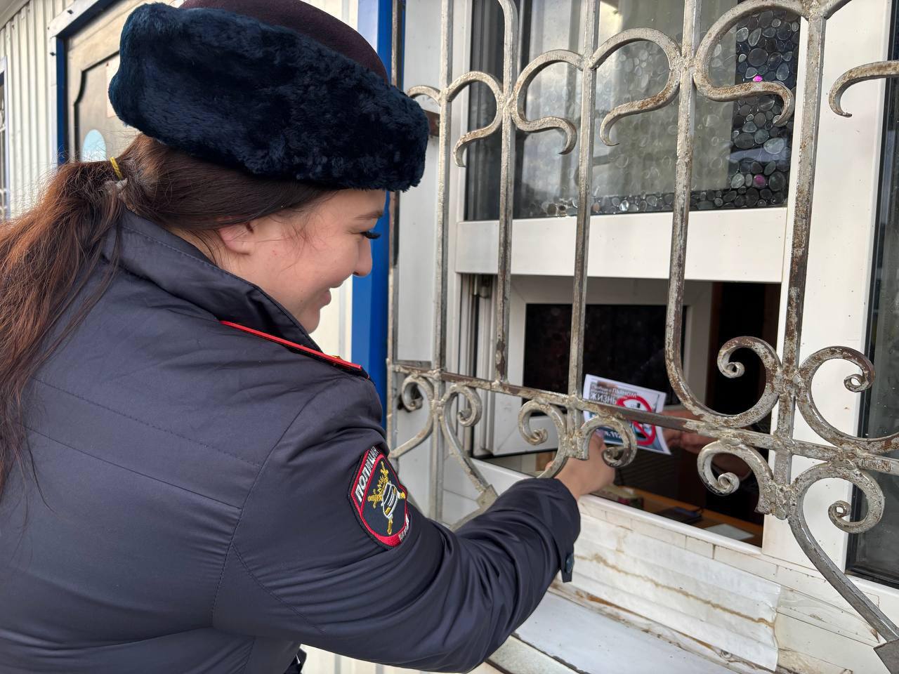 Сотрудники Госавтоинспекции МО МВД России «Зеленчукский» распространяют листовки с информацией о тяжких последствиях управления транспортным средством в состоянии алкогольного опьянения на автозаправочных станциях Урупского... Сотрудники Госавтоинспекции МО МВД России «Зеленчукский» распространяют листовки с информацией о тяжких последствиях управления транспортным средством в состоянии алкогольного опьянения на автозаправочных станциях Урупского...