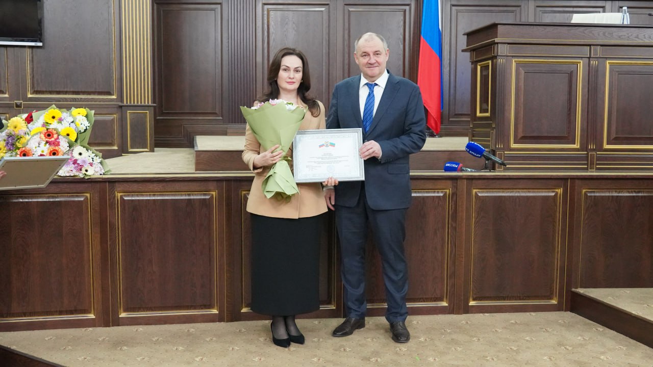 Около 40 жителей Карачаево-Черкесии награждены Грамотами Парламента и Правительства КЧР Около 40 жителей Карачаево-Черкесии награждены Грамотами Парламента и Правительства КЧР