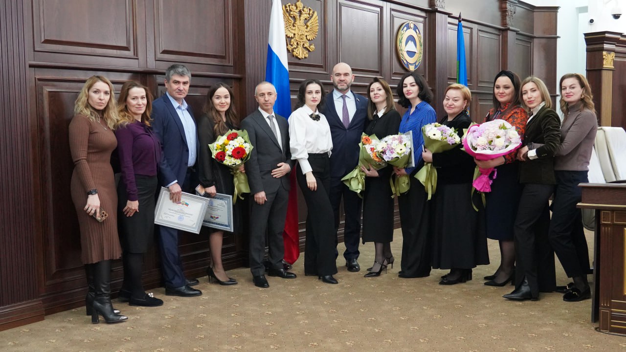 Около 40 жителей Карачаево-Черкесии награждены Грамотами Парламента и Правительства КЧР Около 40 жителей Карачаево-Черкесии награждены Грамотами Парламента и Правительства КЧР