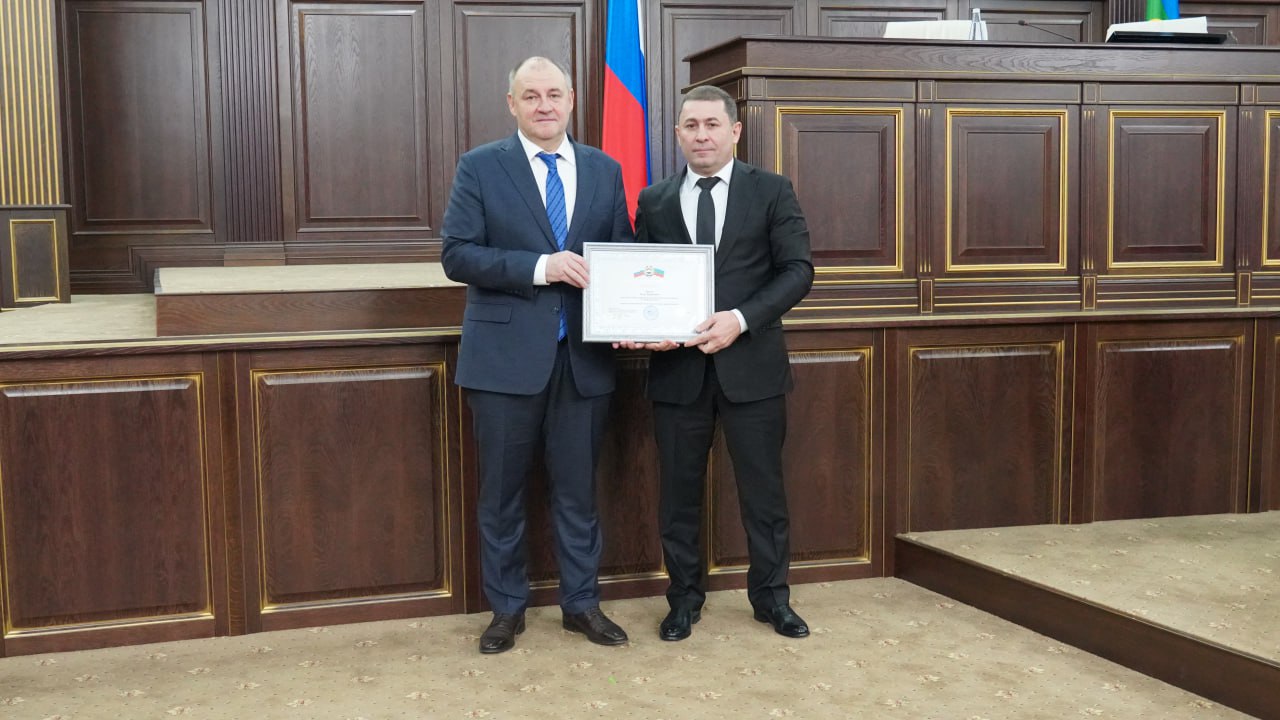 Около 40 жителей Карачаево-Черкесии награждены Грамотами Парламента и Правительства КЧР Около 40 жителей Карачаево-Черкесии награждены Грамотами Парламента и Правительства КЧР