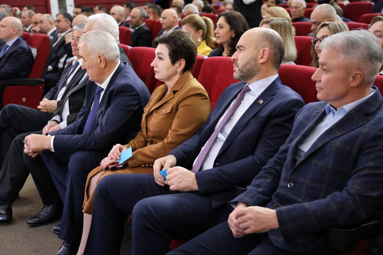 В Черкесске состоялась XXXI Конференция Карачаево-Черкесского регионального отделения партии «Единая Россия» В Черкесске состоялась XXXI Конференция Карачаево-Черкесского регионального отделения партии «Единая Россия»