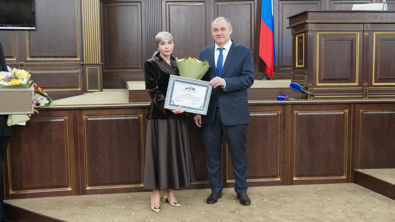 Около 40 жителей Карачаево-Черкесии награждены Грамотами Парламента и Правительства КЧР Около 40 жителей Карачаево-Черкесии награждены Грамотами Парламента и Правительства КЧР