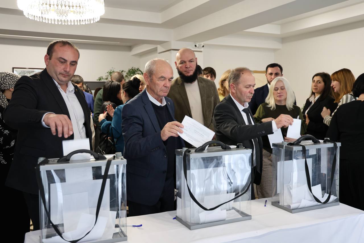 В Черкесске состоялась XXXI Конференция Карачаево-Черкесского регионального отделения партии «Единая Россия» В Черкесске состоялась XXXI Конференция Карачаево-Черкесского регионального отделения партии «Единая Россия»