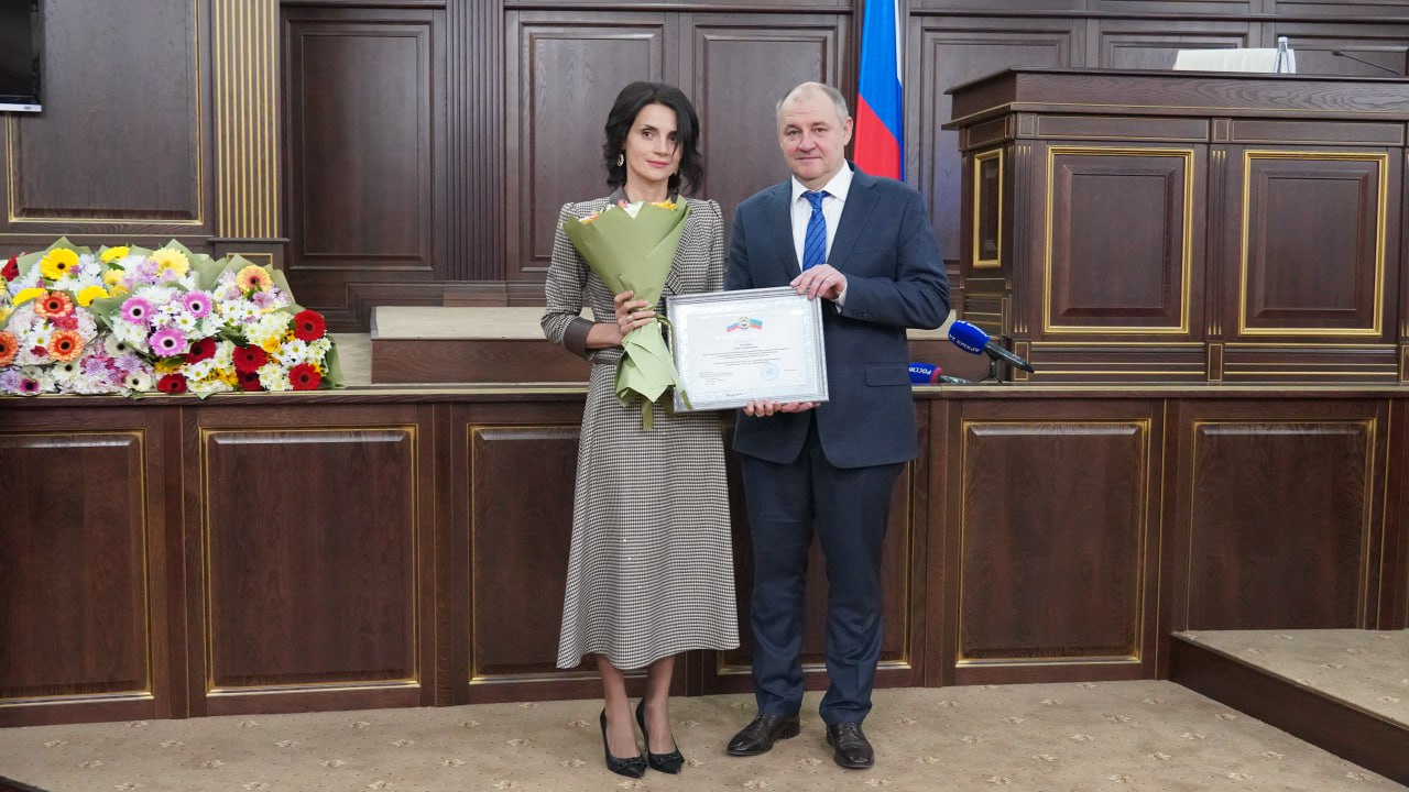 Около 40 жителей Карачаево-Черкесии награждены Грамотами Парламента и Правительства КЧР Около 40 жителей Карачаево-Черкесии награждены Грамотами Парламента и Правительства КЧР