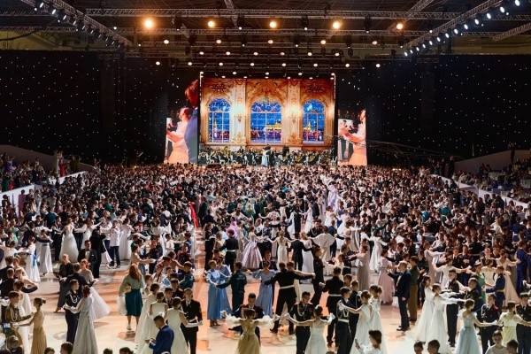 Воспитанники Центра военно-патриотического воспитания молодежи «Авангард» из Карачаево-Черкесии выступили на кремлевском кадетском балу Воспитанники Центра военно-патриотического воспитания молодежи «Авангард» из Карачаево-Черкесии выступили на кремлевском кадетском балу