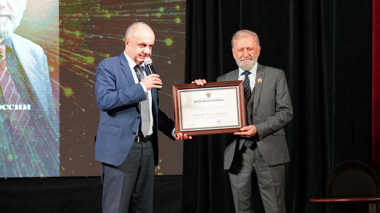 Свой 75-летний юбилей отметил наш земляк, советский и российский актёр, режиссёр, Народный артист России Хасан Якубович Биджиев Свой 75-летний юбилей отметил наш земляк, советский и российский актёр, режиссёр, Народный артист России Хасан Якубович Биджиев