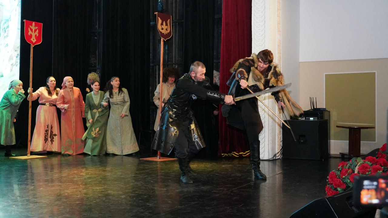 Свой 75-летний юбилей отметил наш земляк, советский и российский актёр, режиссёр, Народный артист России Хасан Якубович Биджиев Свой 75-летний юбилей отметил наш земляк, советский и российский актёр, режиссёр, Народный артист России Хасан Якубович Биджиев