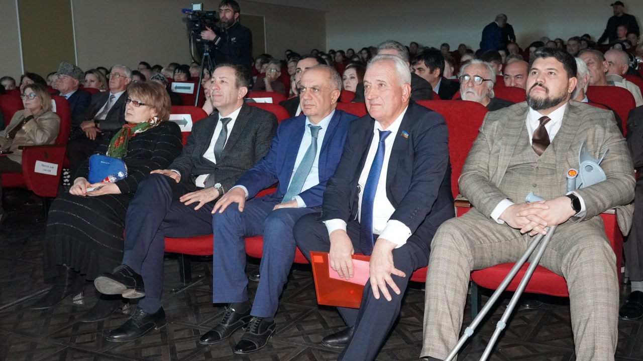 Свой 75-летний юбилей отметил наш земляк, советский и российский актёр, режиссёр, Народный артист России Хасан Якубович Биджиев Свой 75-летний юбилей отметил наш земляк, советский и российский актёр, режиссёр, Народный артист России Хасан Якубович Биджиев