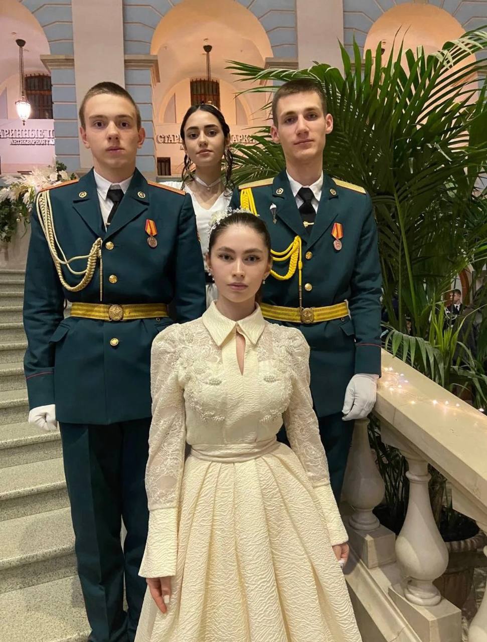 Алексей Баскаев: Доброе утро!. Наши красивые, умные, талантливые дети - воспитанники городского Центра «Авангард» Захар Загудайнов, Бэлла Абайханова, Михаил Цацурин и Медина Алиева шлют вам горячий привет из столицы нашей...