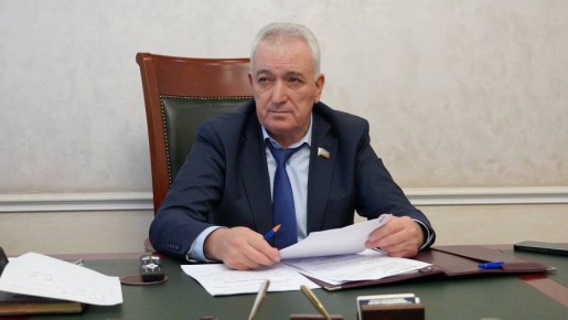 В преддверии 17 сессии Хасан Хубиев провел заседание Комитета по здравоохранению и социальной политике НС КЧР, на котором рассмотрели вопросы по профильным для Комитета темам