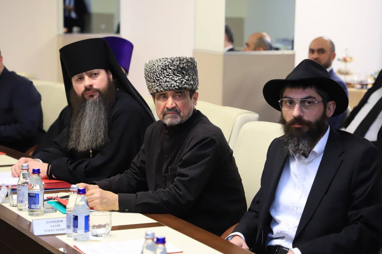 Начальник ГУ МВД России по СКФО Сергей Бачурин провёл встречу с представителями духовенства Северо-Кавказского региона Начальник ГУ МВД России по СКФО Сергей Бачурин провёл встречу с представителями духовенства Северо-Кавказского региона