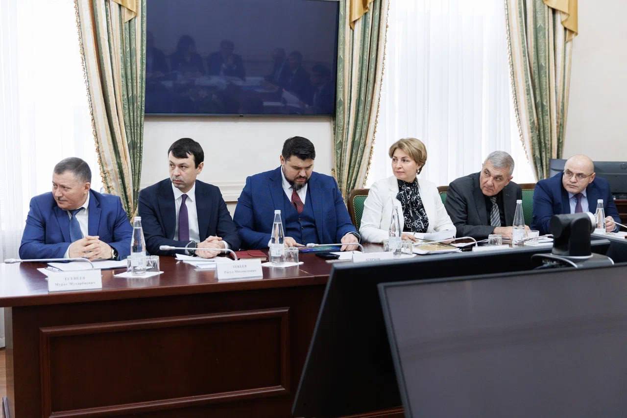 Премьер-министр КЧР Мурат Аргунов провел заседание Правительства, где рассмотрели порядка 40 вопросов Премьер-министр КЧР Мурат Аргунов провел заседание Правительства, где рассмотрели порядка 40 вопросов