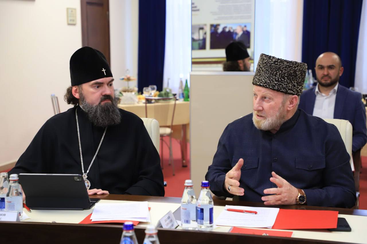 Начальник ГУ МВД России по СКФО Сергей Бачурин провёл встречу с представителями духовенства Северо-Кавказского региона Начальник ГУ МВД России по СКФО Сергей Бачурин провёл встречу с представителями духовенства Северо-Кавказского региона