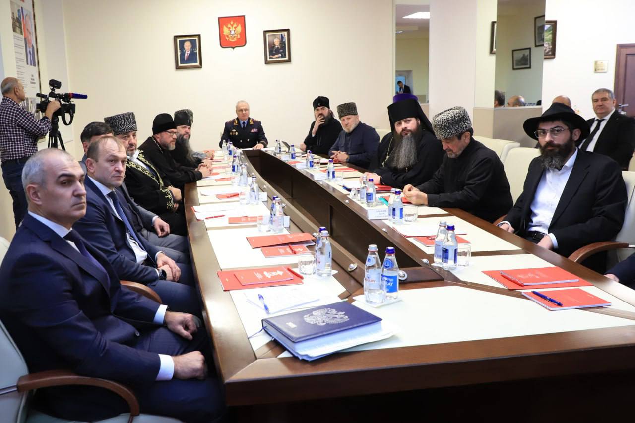 Начальник ГУ МВД России по СКФО Сергей Бачурин провёл встречу с представителями духовенства Северо-Кавказского региона Начальник ГУ МВД России по СКФО Сергей Бачурин провёл встречу с представителями духовенства Северо-Кавказского региона