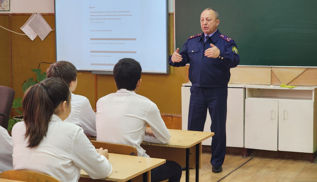 В Черкесске представители регионального следственного управления встретился со школьниками подшефного профильного класса В Черкесске представители регионального следственного управления встретился со школьниками подшефного профильного класса