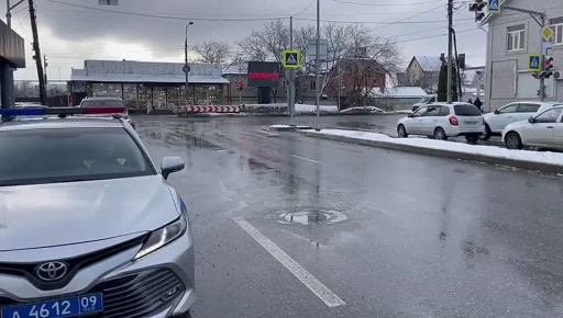 Госавтоинспекция Отдела МВД России по г. Черкесску проводит профилактические мероприятия с использованием светосигнальной громкоговорящей установки (СГУ)