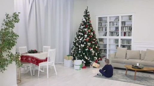 МЧС России напоминает:. елку устанавливай на устойчивой подставке;