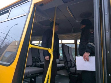 Сотрудники Госавтоинспекции МО МВД России «Хабезский» проверили в рамках декады «Безопасная дорога» у водителей школьных автобусов наличие соответствующих категорий водительских удостоверений, техническое состояние...