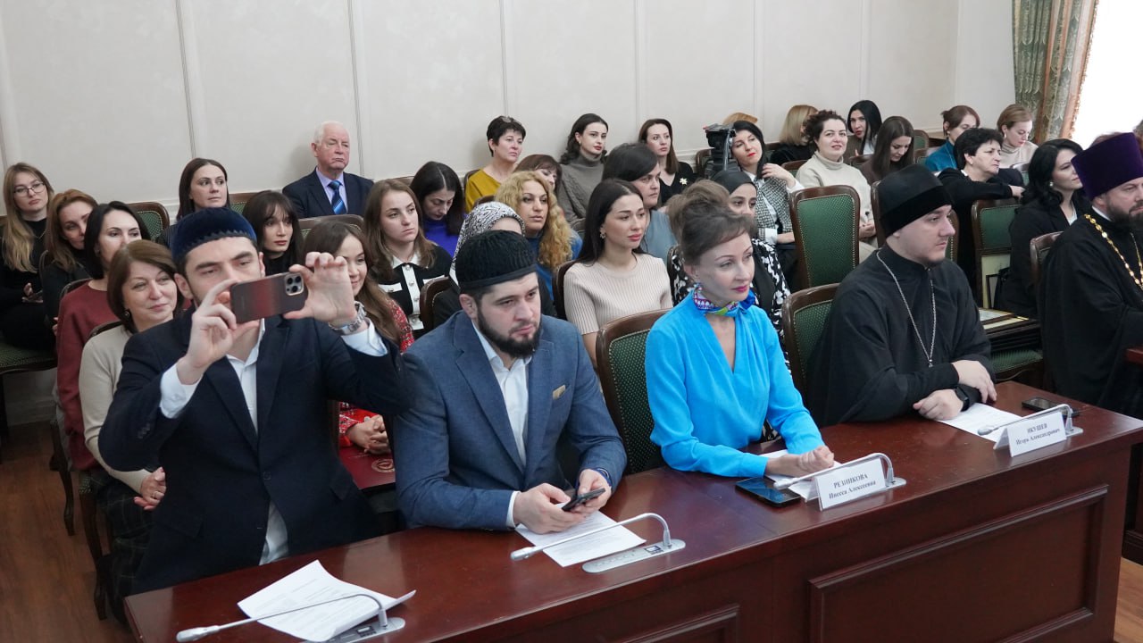 В Парламенте КЧР прошли Епархиальные Рождественские образовательные чтения В Парламенте КЧР прошли Епархиальные Рождественские образовательные чтения