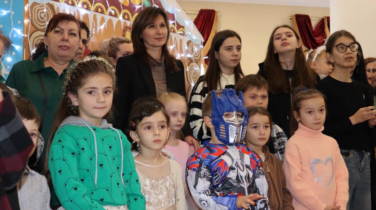 МВД по Карачаево-Черкесской Республике организовало новогоднюю ёлку для детей сотрудников органов внутренних дел МВД по Карачаево-Черкесской Республике организовало новогоднюю ёлку для детей сотрудников органов внутренних дел