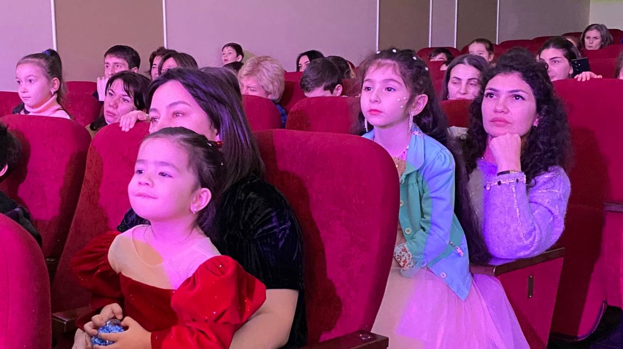 МВД по Карачаево-Черкесской Республике организовало новогоднюю ёлку для детей сотрудников органов внутренних дел МВД по Карачаево-Черкесской Республике организовало новогоднюю ёлку для детей сотрудников органов внутренних дел