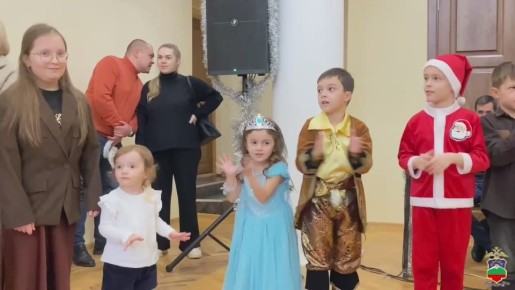 МВД по Карачаево-Черкесской Республике организовало новогоднюю ёлку для детей сотрудников органов внутренних дел