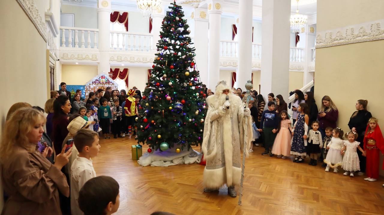 МВД по Карачаево-Черкесской Республике организовало новогоднюю ёлку для детей сотрудников органов внутренних дел МВД по Карачаево-Черкесской Республике организовало новогоднюю ёлку для детей сотрудников органов внутренних дел