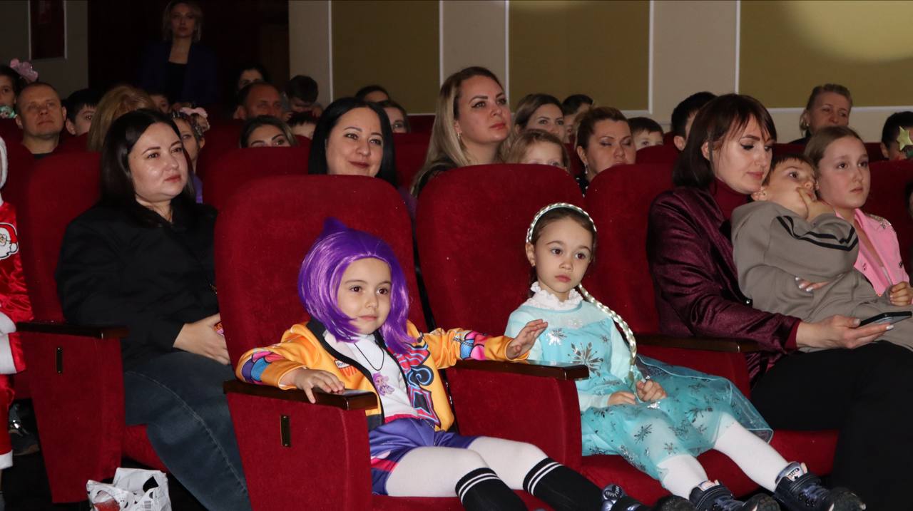 МВД по Карачаево-Черкесской Республике организовало новогоднюю ёлку для детей сотрудников органов внутренних дел МВД по Карачаево-Черкесской Республике организовало новогоднюю ёлку для детей сотрудников органов внутренних дел