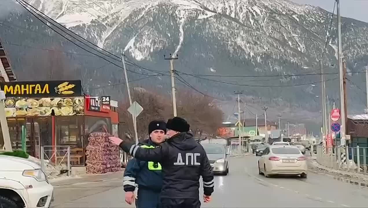 Сотрудники Госавтоинспекции Межмуниципального отдела МВД России «Зеленчукский» в период праздничных выходных дней ведут активную работу по обеспечению порядка и безопасности, а также по предупреждению административных...