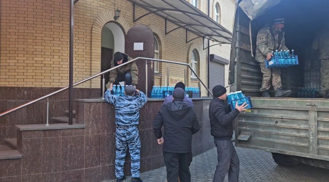 Никольский собор города Черкесска поблагодарил добровольцев, принявших участие в формировании и погрузке крещенской воды для участников СВО