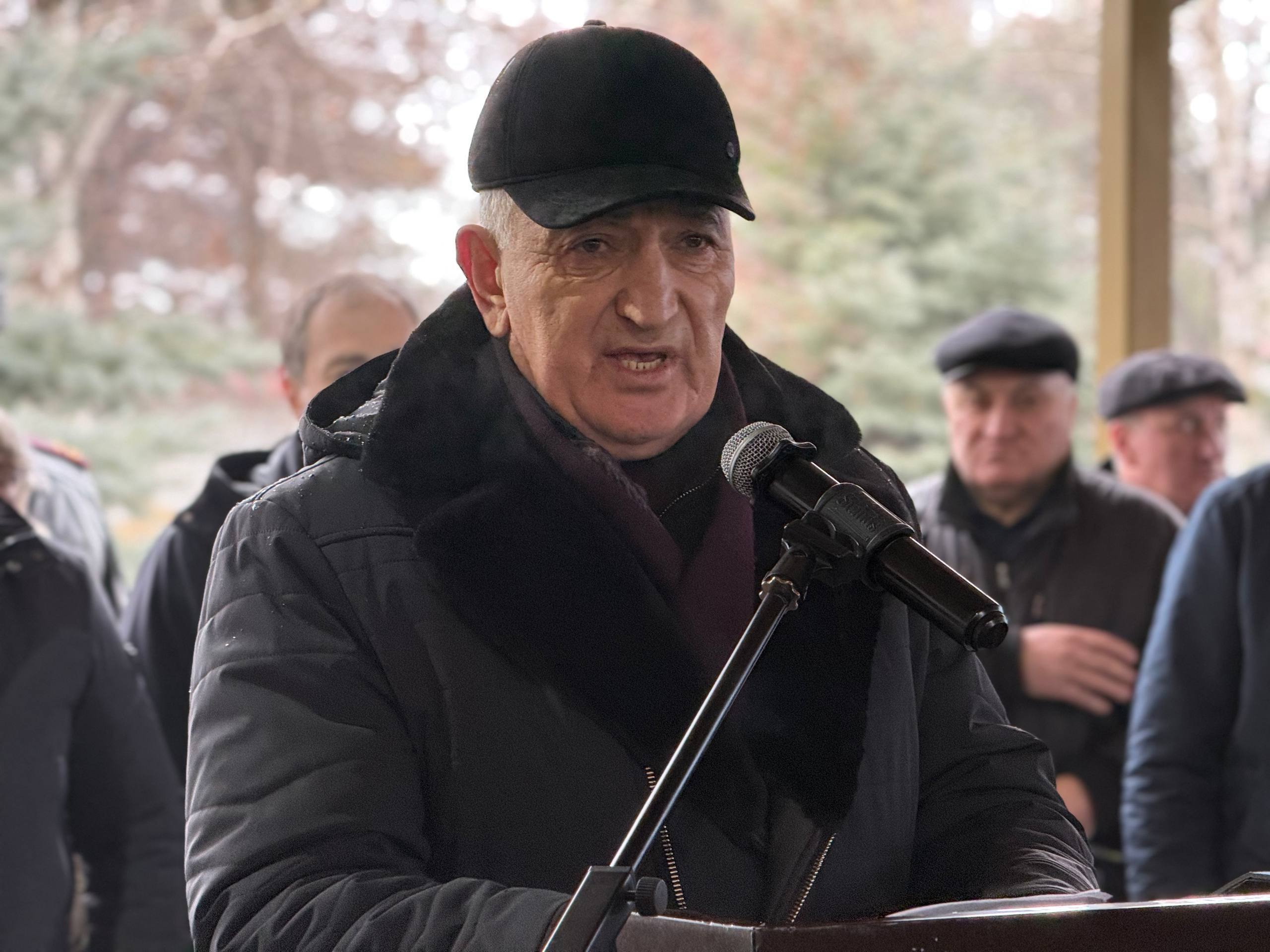 В столице Карачаево-Черкесии почтили память жертв политических репрессий казачества В столице Карачаево-Черкесии почтили память жертв политических репрессий казачества