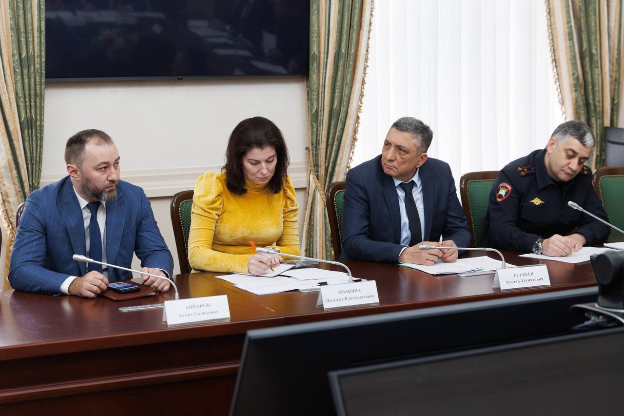 Заместитель начальника Управления Госавтоинспекции МВД по Карачаево-Черкесской Республике Аслан Темижев принял участие в мероприятии, посвященном вопросам совершенствования работы общественного транспорта Заместитель начальника Управления Госавтоинспекции МВД по Карачаево-Черкесской Республике Аслан Темижев принял участие в мероприятии, посвященном вопросам совершенствования работы общественного транспорта