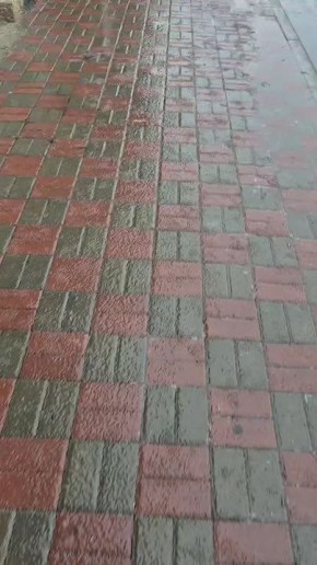 В Черкесске скользко. Дождь и утренние морозы сделали свое дело