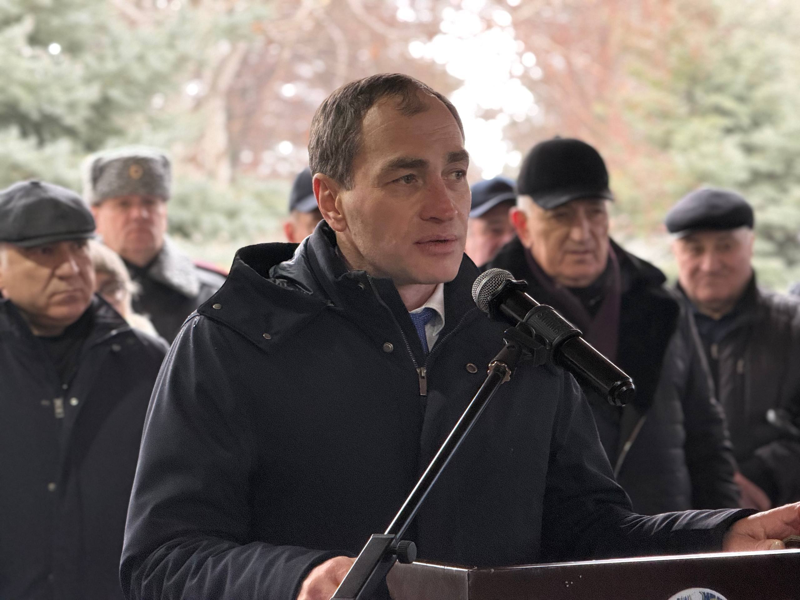 В столице Карачаево-Черкесии почтили память жертв политических репрессий казачества В столице Карачаево-Черкесии почтили память жертв политических репрессий казачества