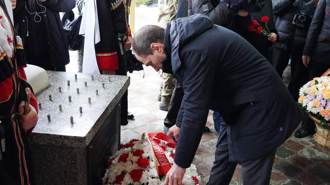 В Карачаево-Черкесии почтили память жертв репрессий против казачества В Карачаево-Черкесии почтили память жертв репрессий против казачества