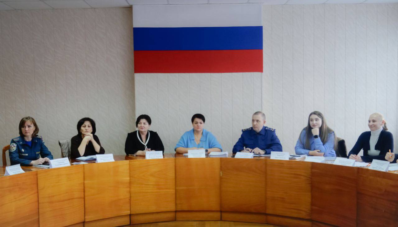 На заседании КДН с участием прокурора Зеленчукского района обеспечена законность при рассмотрении административных материалов