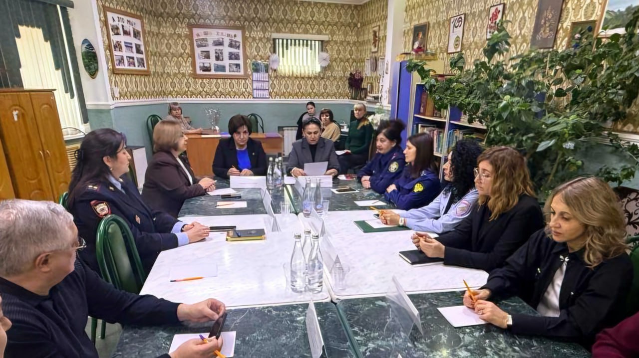 Представитель следственного управления СК России по Карачаево-Черкесской Республике принял участие в круглом столе, посвященном вопросам поддержки семей, оказавшихся в трудной ситуации Представитель следственного управления СК России по Карачаево-Черкесской Республике принял участие в круглом столе, посвященном вопросам поддержки семей, оказавшихся в трудной ситуации