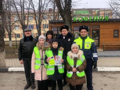 В целях предупреждения и пресечения дорожно-транспортных происшествий с участием пешеходов, сотрудниками Госавтоинспекции Отдела МВД России по Малокарачаевскому району совместно с отрядом ЮИД средней образовательной школы №...