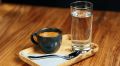 Кофе и вода: как простое сочетание улучшает ваше утро