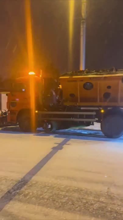 Алексей Баскаев: В Черкесске проводится работа по расчистке дорог от снега, а также обработка песчано-солевой смесью