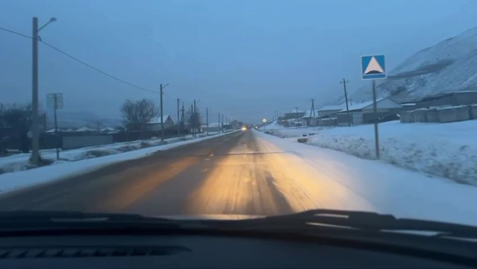 На видео текущее состояние дорожного полотна на автодороге «Черкесск-Хабез-подъезд к МЦО «Архыз»