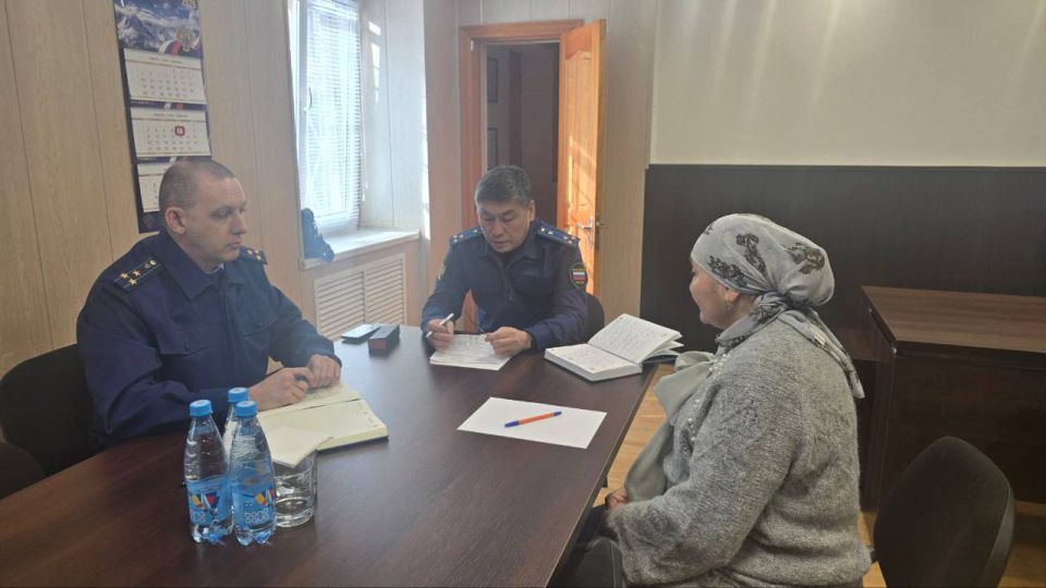 Первый заместитель прокурора Карачаево-Черкесской Республики Санал Бахников провел выездной личный прием жителей Зеленчукского района